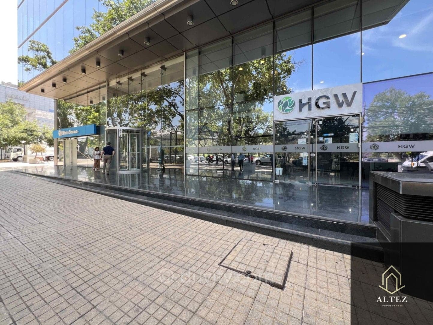 Local Comercial en arriendo ubicado en Metro Tobalaba – Mall Costanera