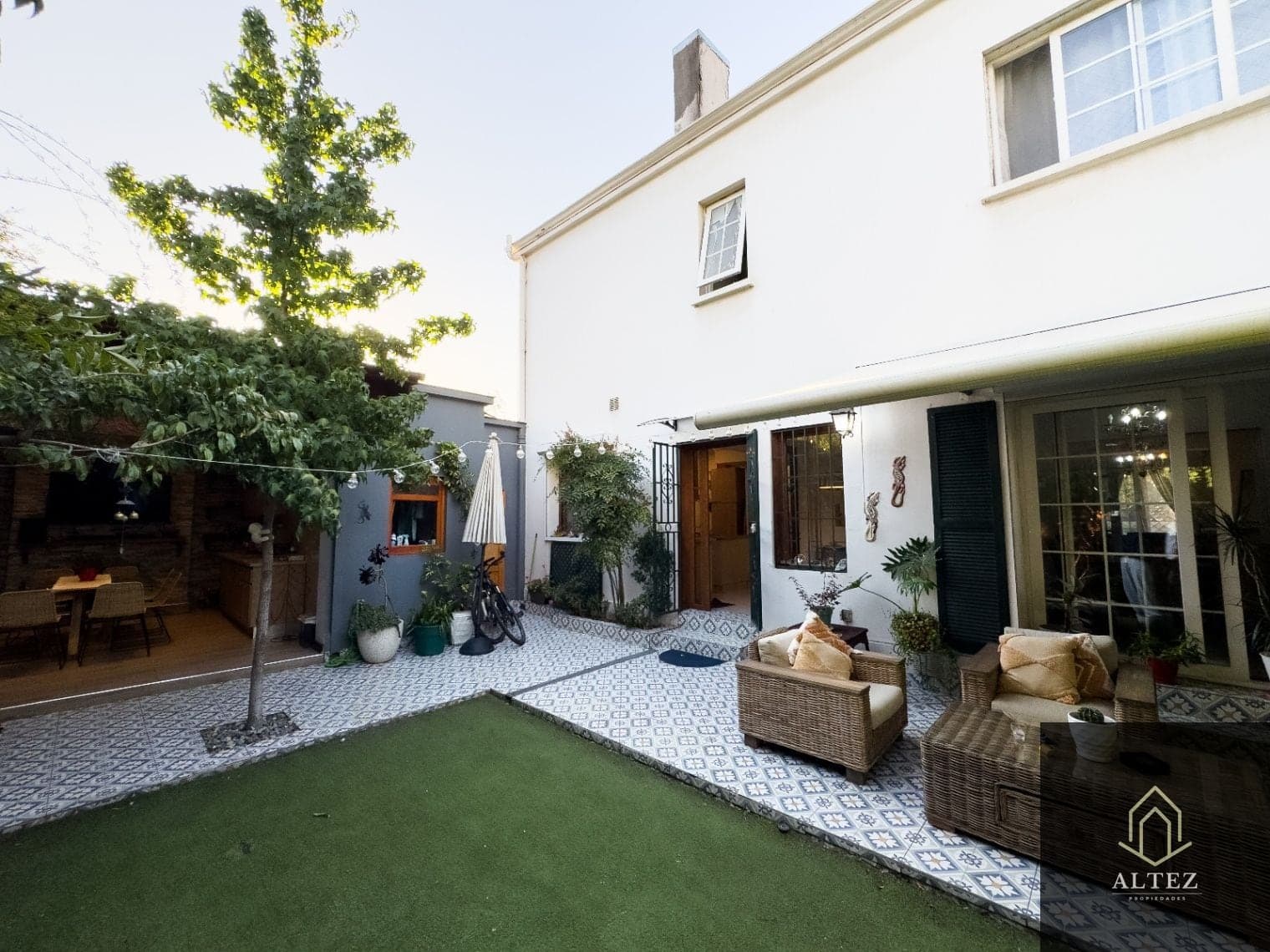 Casa en venta c/ estacionamiento en Barrio Italia